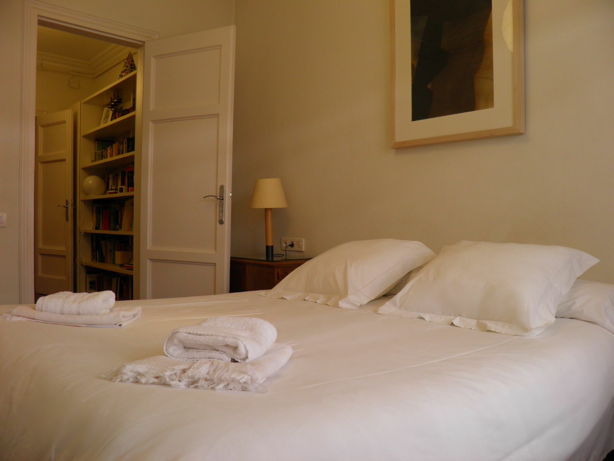 Suitur Courtyard Apartment Barcelona Ngoại thất bức ảnh
